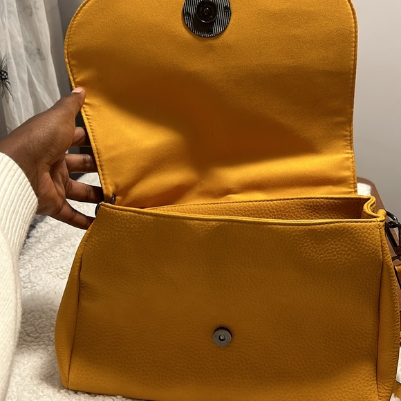 Ladyluckk Magnetic Snap Closure Satchel Bag - Yellow - Picture 3 of 7